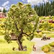 Noch 21765 Baum mit Baumhaus, 15 cm hoch - H0 (1:87) | Bild 1