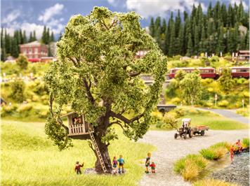 Noch 21765 Baum mit Baumhaus, 15 cm hoch - H0 (1:87)