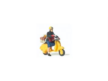 Preiser 28249 Postbotin auf Roller - H0 (1:87)