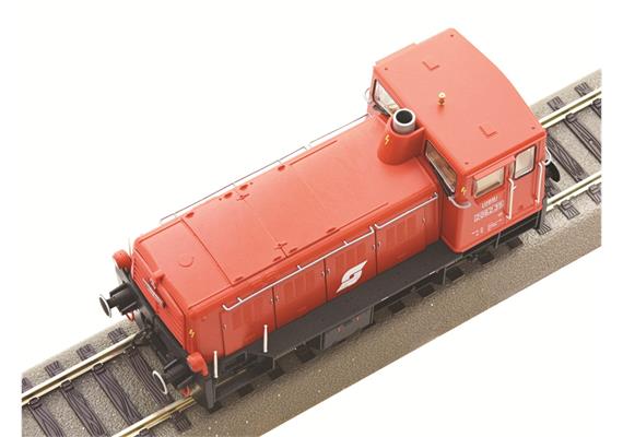 Roco 78001 Diesellokomotive Reihe 2062 der ÖBB in blutoranger Lackierung mit Pflatsch | Bild 6