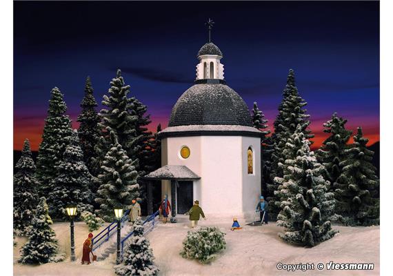 Vollmer 42412 Stille-Nacht-Gedächtniskapelle mit LED- Beleuchtung und Kunstschnee - H0 | Bild 1