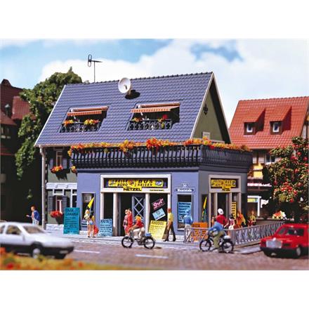 Vollmer 43616 Reisebüro mit Inneneinrichtung und Beleuchtung, Funktionsbausatz, H0