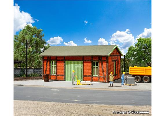 Vollmer 47556 Werkstatt mit Ziegel-/Fachwerkfassade - Polyplate - N (1:160) | Bild 1