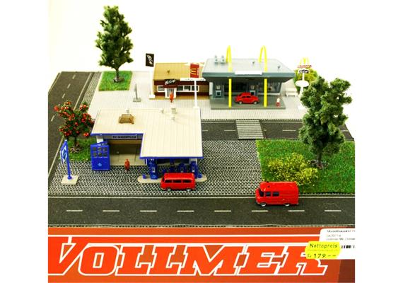 Vollmer Mc Donalds mit Mc Cafe und Tankstelle/Waschanlage - Ferigmodell 30 x 30 cm N | Bild 1