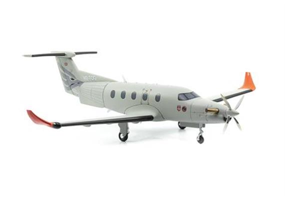 ACE 001680 Pilatus PC-12 Armasuisset HB-FOG - Massstab 1:72 | Bild 3