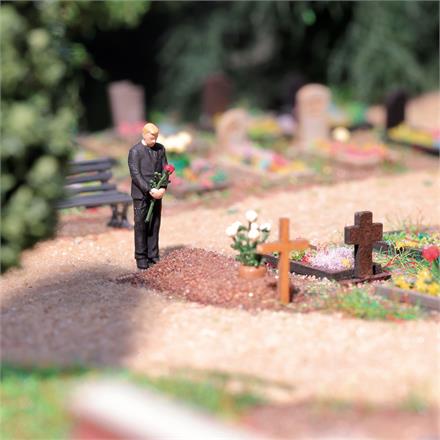 Busch 79933 Action Set: Besuch am Grab - H0 (1:87)