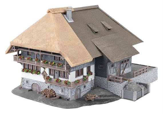 Faller 130013 Jubiläumsmodell Schwarzwaldhof mit 2 Figuren - H0 (1:87) | Bild 5