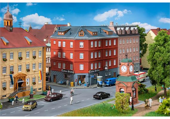 Faller 130138 Stadteckhaus mit Tattoostudio - H0 (1:87) | Bild 1