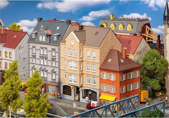 Faller 130706 Stadthaus mit Schuhladen, HO | Bild 1