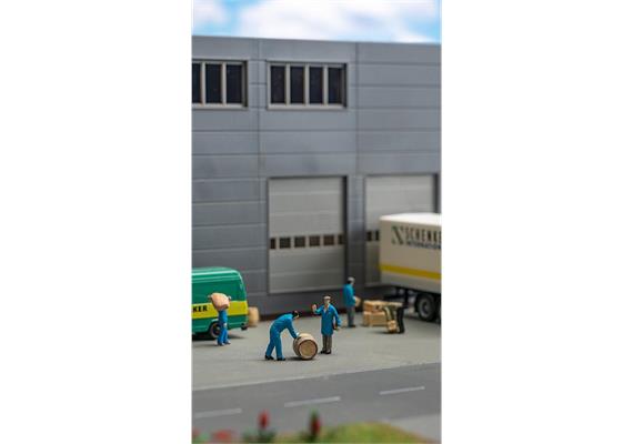 Faller 151609 Speditionsarbeiter mit Paketen und Fässern - H0 (1:87) | Bild 2