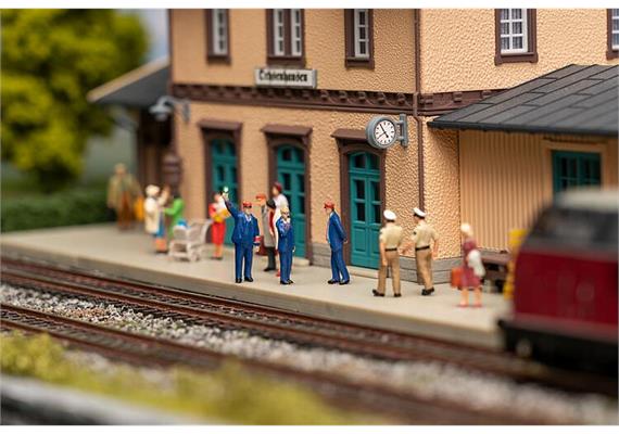 Faller 180237 Figuren-Set mit Sound-Effekt Bahnpersonal & Schaffnerpfiff - H0 (1:87) | Bild 1