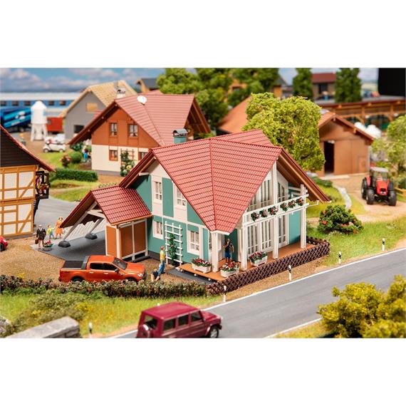 Faller 191815 Wohnhaus mit Carport - H0 (1:87)