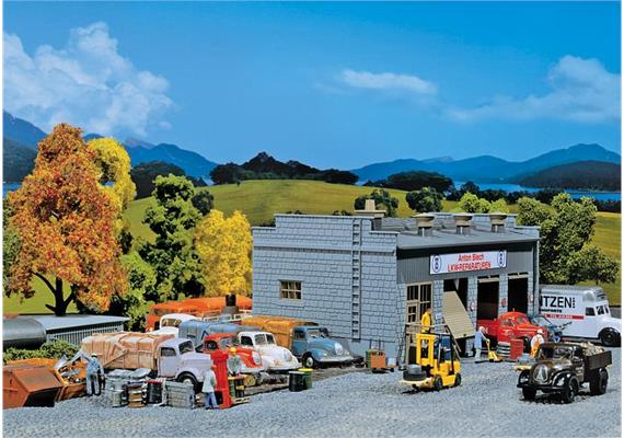 Faller Werkstatt mit LKW-Schrottplatz Spur H0 | Bild 1