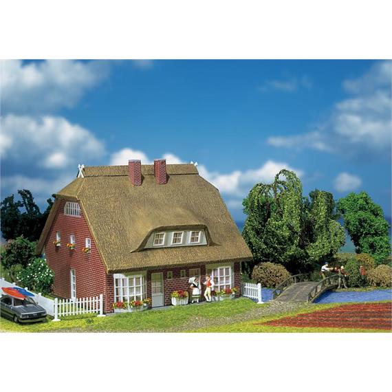 Faller Wohnhaus mit Reetdach