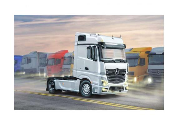 Italeri 03948 Mercedes-Benz MP4 Big Space, Massstab 1:24 | Bild 2