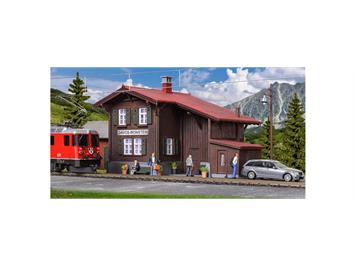 Kibri 39493 Bahnhof Davos-Monstein inkl. Hausbeleuchtungs- Startset, Funktionsbausatz