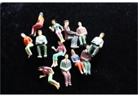 MAZERO 13 29 00 12 sitzende Figuren (ideal für Personenwagen) - Spur G (1:22,5)