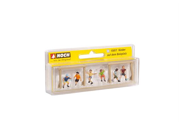 NOCH 15817 Kinder auf dem Bolzplatz, H0 1:87 | Bild 3
