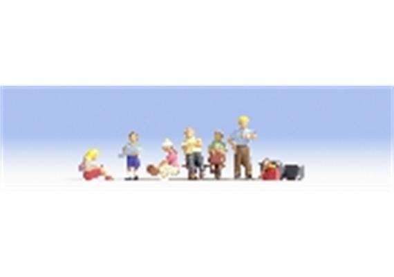 Noch Familie Meier am Bahnhof HO