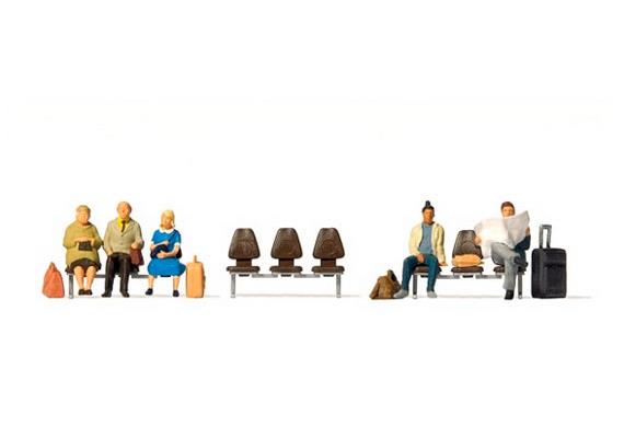 Preiser 10660 Reisende wartend - H0 (1:87)