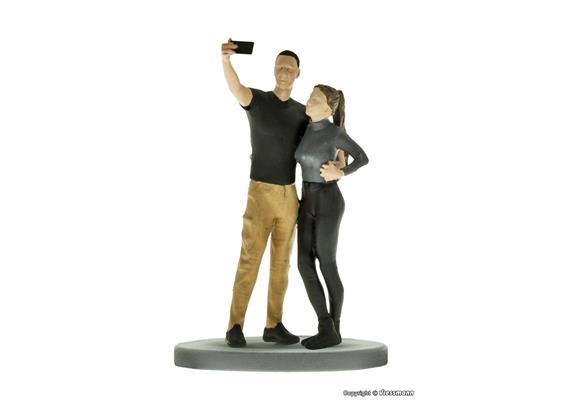 Viessmann 1559 Paar schiesst Selfie und Blitzlicht - H0 (1:87)
