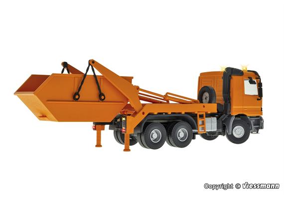 Viessmann 8040 MB ACTROS 3-achs Absetzkipper mit Rundum- leuchten, kommunalorange - H0 | Bild 3