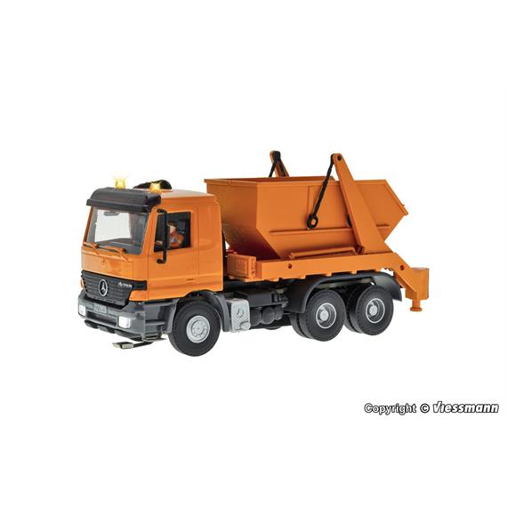 Viessmann 8040 MB ACTROS 3-achs Absetzkipper mit Rundum- leuchten, kommunalorange - H0