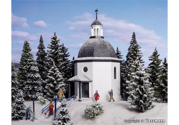 Vollmer 42412 Stille-Nacht-Gedächtniskapelle mit LED- Beleuchtung und Kunstschnee - H0 | Bild 2