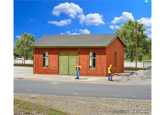 Vollmer 49380 Werkstatt mit Ziegel-/Fachwerkfassade - Polyplate Bausatz - TT (1:100) | Bild 1